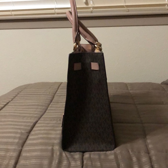Michael Kors purse - Picture 2 of 4